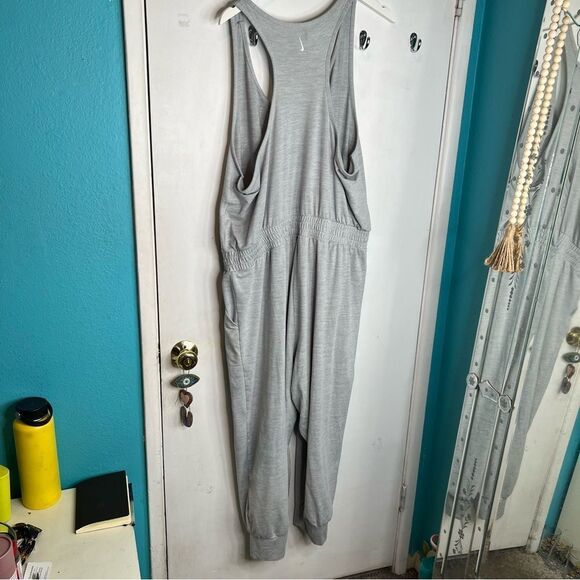 Nike Women's Yoga Sleeveless Stretch Gray Cj5280 Jumpsuit - Picture 6 of 10